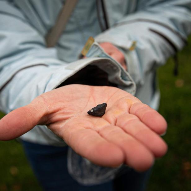 So sieht ein echter Meteorit aus.