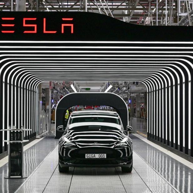 FILES-GERMANY-AUTOMOBILE-ECONOMY-TESLA