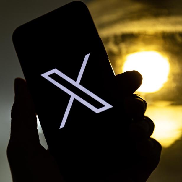 Handy mit X-Logo