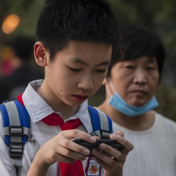 Der Handykonsum von chinesischen Kindern wird bald eingeschränkt.