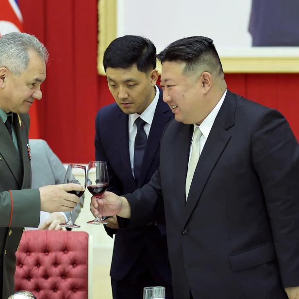 Der russische Verteidigungsminister Sergei Shoigu und Nordkoreas Führer Kim Jong Un