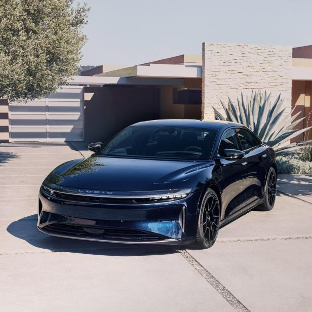 Der Lucid Air Sapphire kann ganze Familien über Rennstrecken befördern