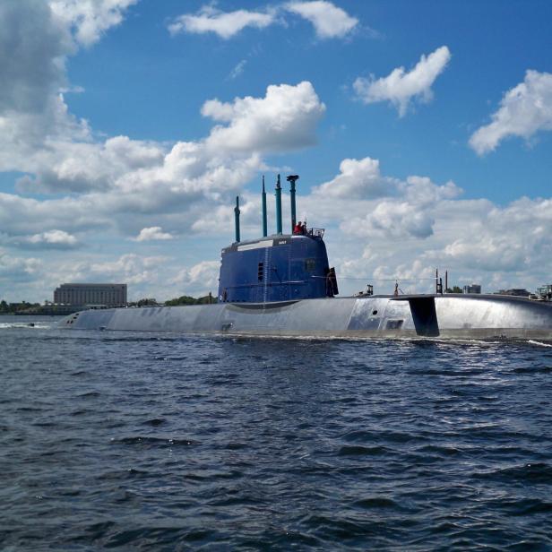 USA: Atomwaffenfähiges U-Boot im Nahen Osten angekommen - ZDFheute