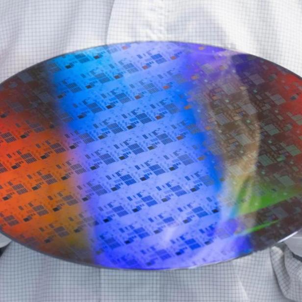 Symbolbild: In solche Siliziumwafer werden Computerchips eingeäzt