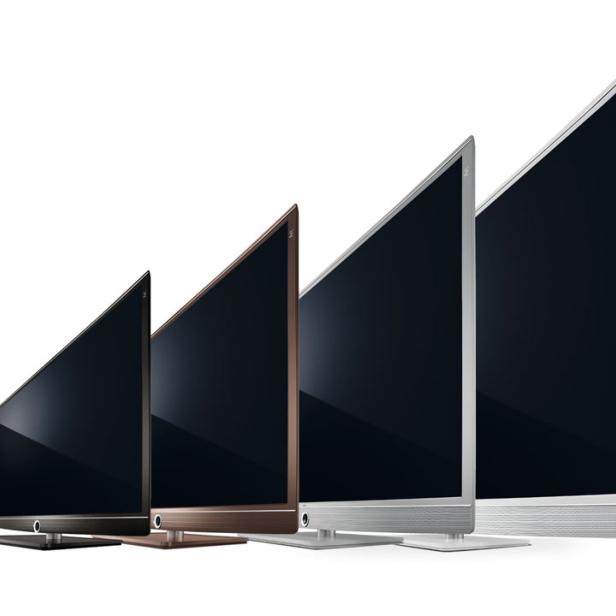 Eine integrierte Soundbar sorgt für den perfekten Klang. Die Loewe Assist Media App für das iPad erlaubt, das komplette TV-Menü über Ihr mobiles Endgerät äußerst elegant zu bedienen – per Fingerzeig: Ganz einfach durch den Elektronischen Programmguide (EPG) blättern und über Inhalt und Dauer der laufenden Sendung informieren.