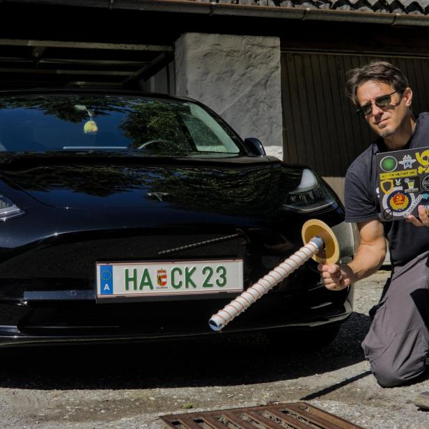 Martin Herfurt mit dem Tesla Model 3