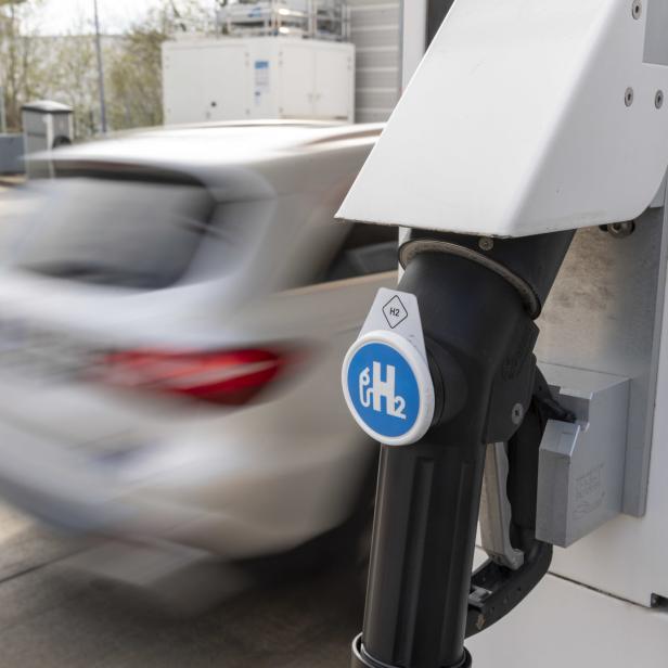 Künstig soll Wasserstoff so einfach zu handhaben sein wie Benzin und Diesel