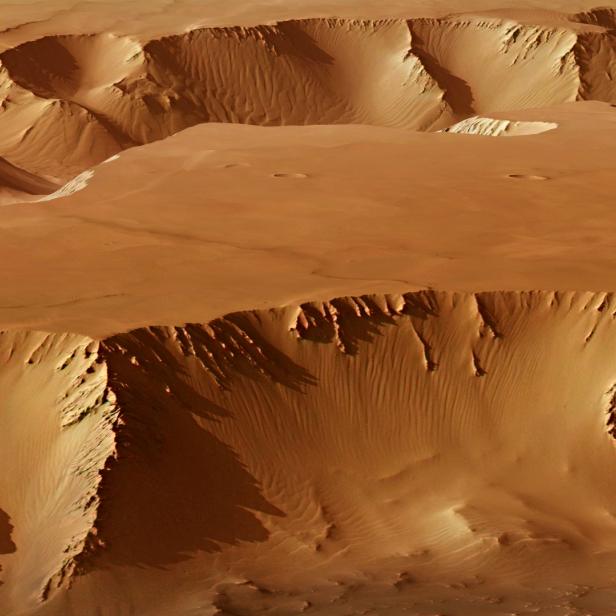 Labyrinth der Nacht: Video zeigt Flug über riesigen Mars-Canyon