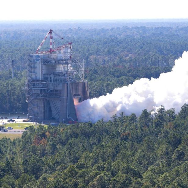 Hot Fire Test der SLS-Triebwerke der NASA