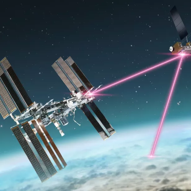 ILLUMINA-T nutzt einen Satelliten als Zwischensender.