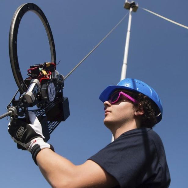 Mechanik-Student Michael Stark vom Team &#039;last.minute Space Elevator&#039; bei der European Space Elevator Challenge