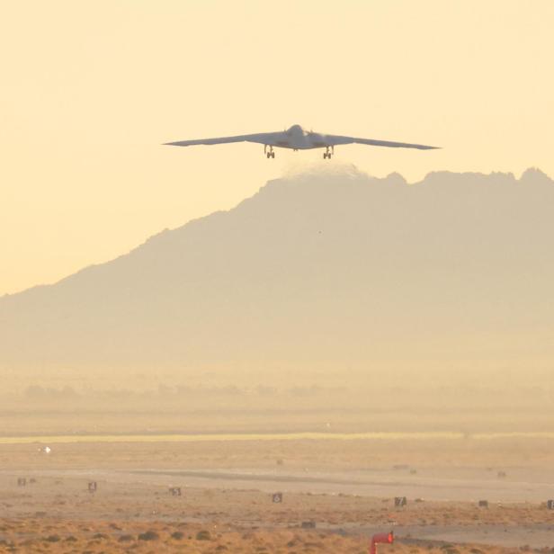 Neuer Stealth-Bomber B-21 hat ersten Flug absolviert