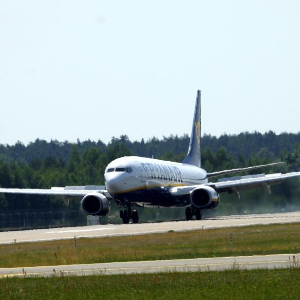 Pilot "plötzlich handlungsunfähig", Ryanair-Flieger muss notlanden