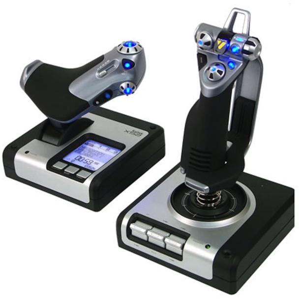 Zwei Joysticks für Flugsimulationen mit zahlreichen Knöpfen und blauer Beleuchtung.