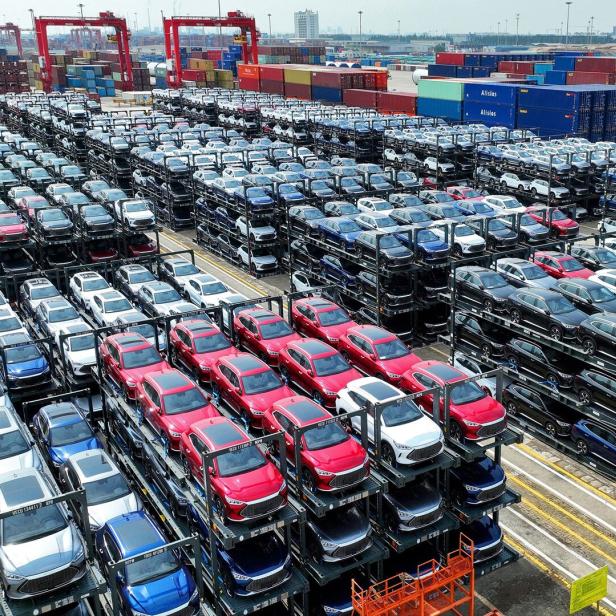 BYD Autos im Hafen von Taicang