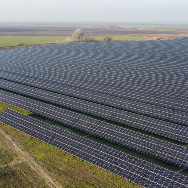 Bau von weltweit größtem Solar-Projekt startet (Symbolbild)