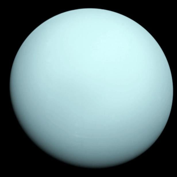 Der Planet Uranus erscheint grünlich hellblau. So sieht eigentlich auch der Neptun aus