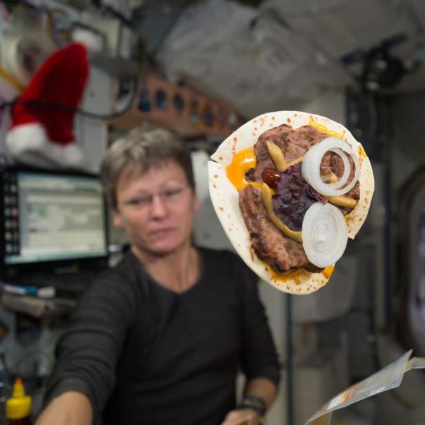 Dieser "Space Cheeseburger" ist nicht das ideale Essen im Weltraum.