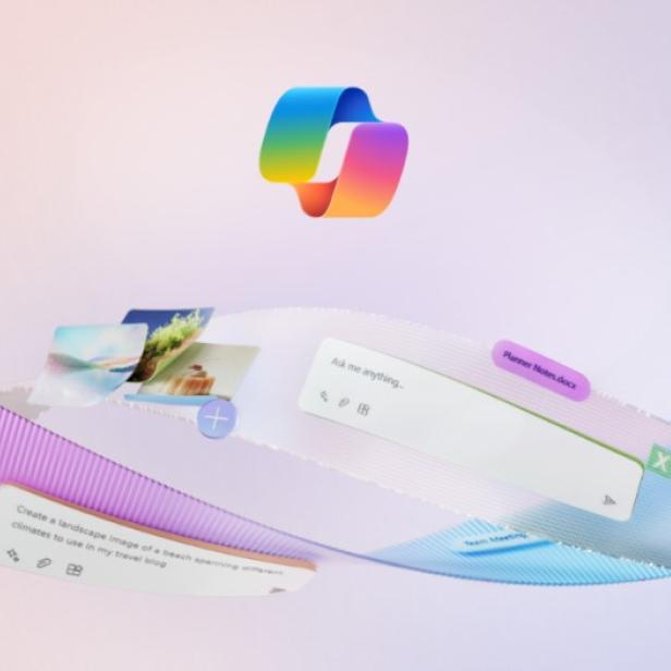 Ein farbenfrohes, geschwungenes Band mit Symbolen und Textfeldern schwebt vor einem hellen Hintergrund, darüber ein Copilot-Logo.