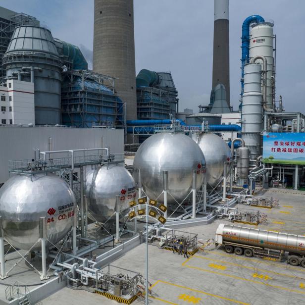 Fabrik macht aus Salzwasser Süßwasser und fängt CO2 ein (Symbolbild zeigt CO2-Tanks in China)