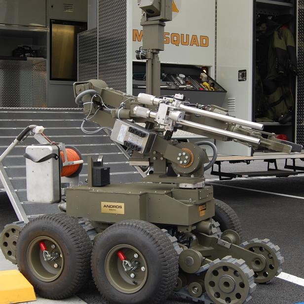 Das LA County Sheriff Department nutzte einen ANDROS F6 Roboter, um den Täter unbemerkt das Gewehr zu stibitzen. Foto: Eric Polk, via Wikimedia Commons