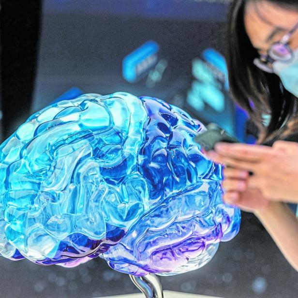 In China werden sogenannte Brain Computer Interfaces (BCI) sehr ernst genommen. 