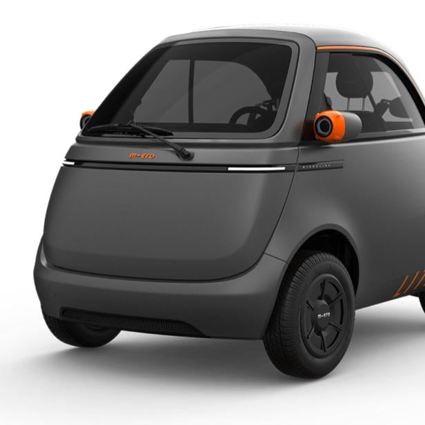 Der Microlino Lite ist ein kleines E-Auto, das man schon mit Mopedführerschein fahren darf