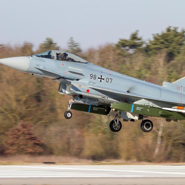 Ein Eurofighter bei der Erprobung von Taurus-Marschflugkörpern