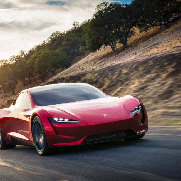 Der Tesla Roadster soll irgendwann alle E-Auto-Rekorde pulverisieren, aber man wartet darauf schon seit 7 Jahren