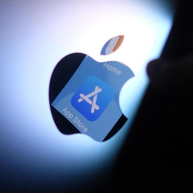 FILES-US-IT-COURT-ANTITRUST-EPIC-APPLE