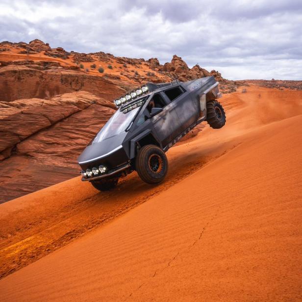 Der Tesla Cybertruck wurde für Sandrennen modifiziert