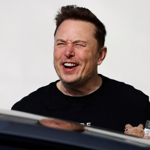 Der Milliardär und Tesla-Chef Elon Musk hat laut einem Medienbericht Geld an eine Gruppe gespendet, die den ehemaligen US-Präsidenten Donald Trump im laufenden US-Präsidentschaftswahlkampf unterstützt. 