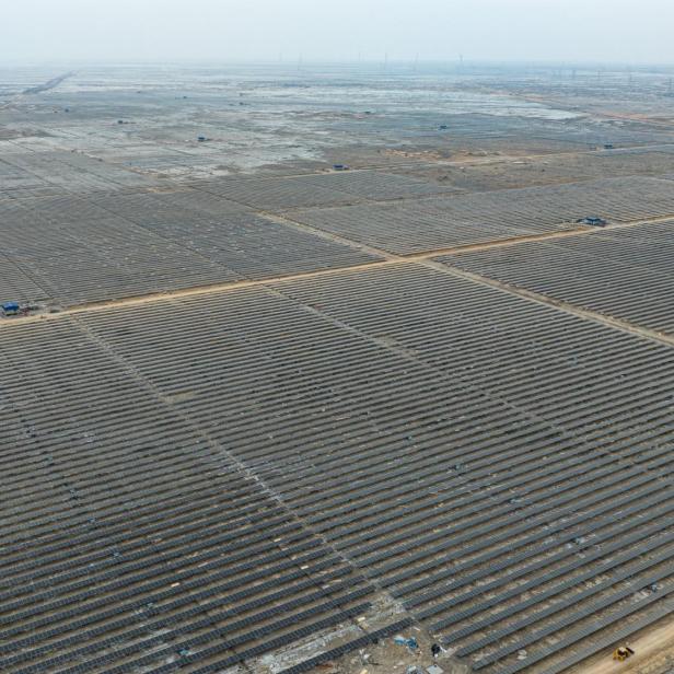 Solarpark im indischen Khavda