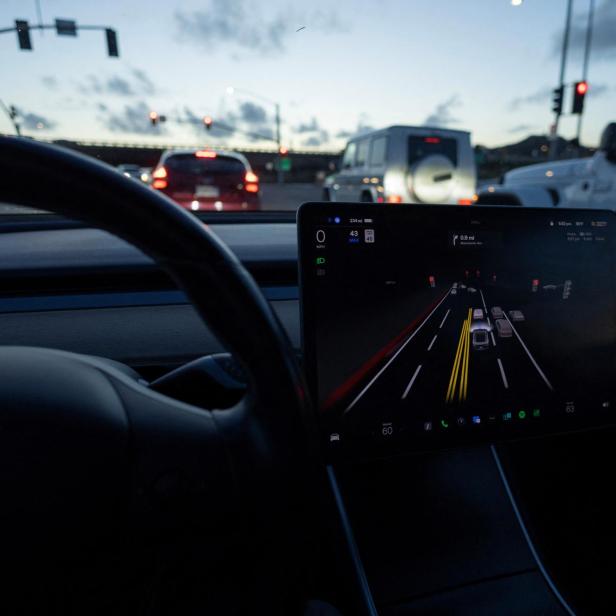 Tesla Model 3 uses autopilot FSD beta to navigate city streets in California