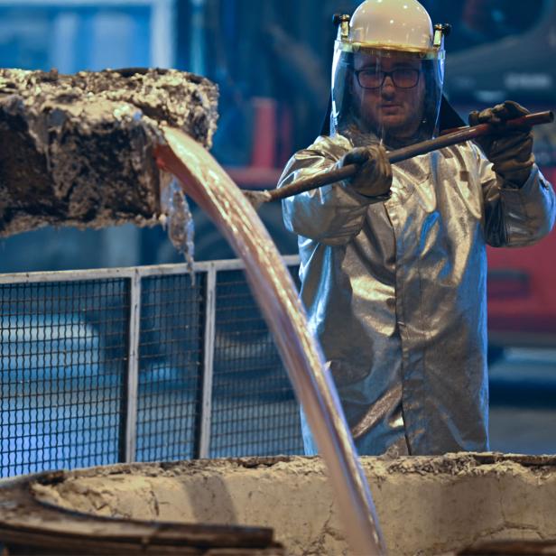 Geschmolzenes Aluminium in einer Recyclinganlage: Aus alten Teilen werden neue Produkte