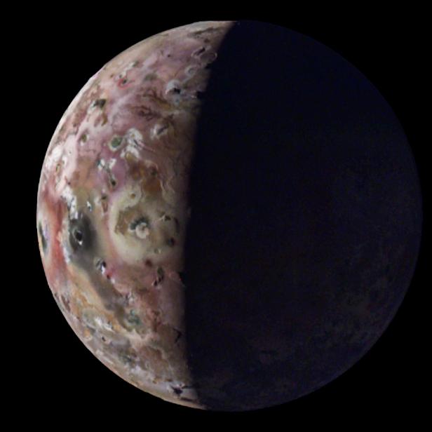 Io, aufgenommen von Juno am 9. April 2024