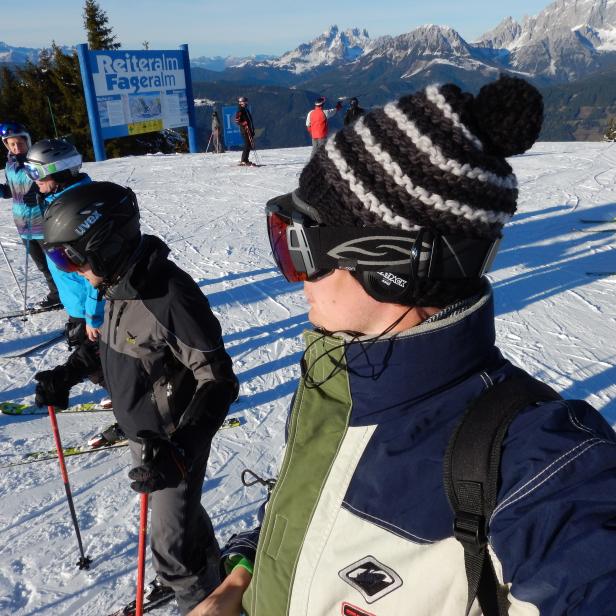 Die futurezone testete die Kopfhörer-Mütze Ratrax Beatpack beim Skifahren.