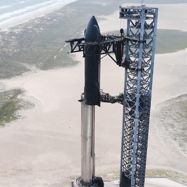 Das SpaceX Starship für den 4. Flug beim Zusammenbau (Stacking)