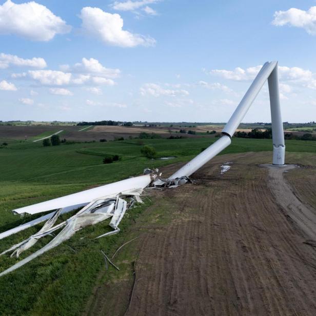 Was ein Tornado mit Windrädern macht