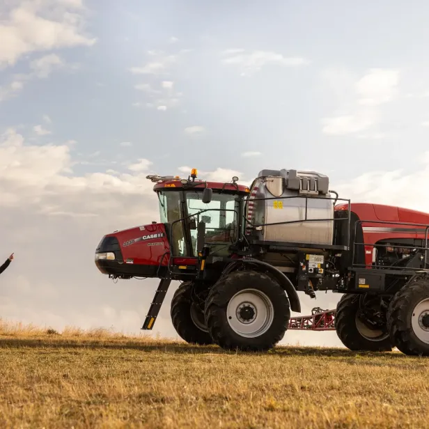 Ein CNH-Traktor, der die Technologie Sense & Act nutzt.