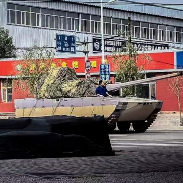 Smarter Kampfpanzer einer neuen Generation aus China mit verbesserter Drohnenabwehr