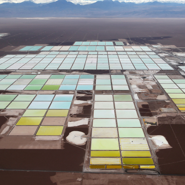 In der Atacama-Wüste in Chile befindet sich eines der größten Lithium-Vorkommen der Welt. Leider gibt es dort aber auch kaum Wasser. Konflikte um Wasser- und Landrechte beim Anbau sorgen auch in Europa für Proteste.