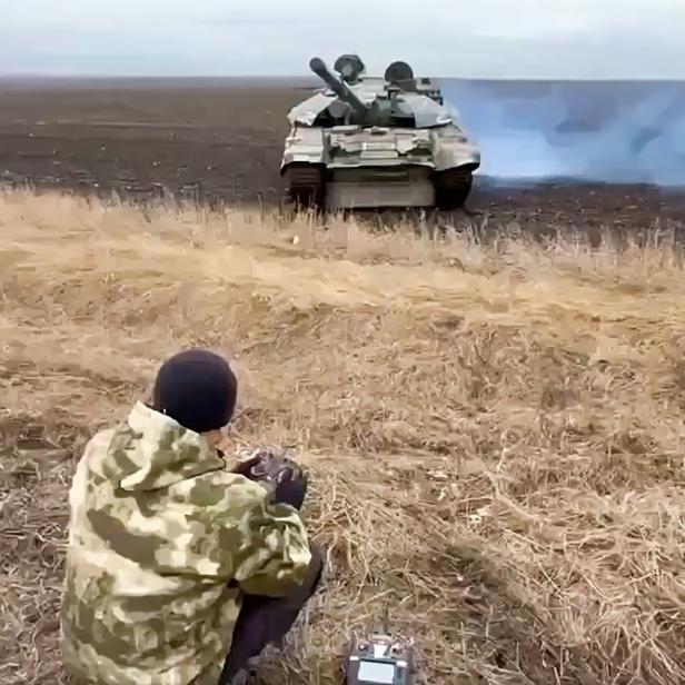 Russland baut T-72 zu ferngesteuerten FPV-Panzer um