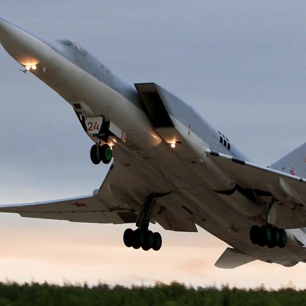 Der Tu-22 kann 2 FAB-3000 M54 im Waffenschacht führen