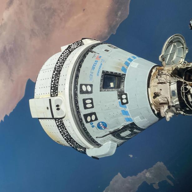 Die Boeing Starliner Raumkapsel dockt an die Internationale Raumstation an.