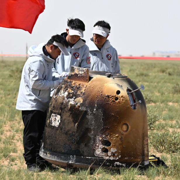 China bringt erstmals Probe von dunkler Seite des Mondes zur Erde.