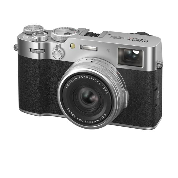 Eine Fujifilm X100 VI Digitalkamera im Retro-Look