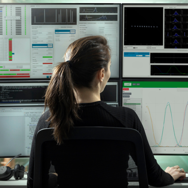 Forscher sollen nun Testen, wofür sie den Quantencomputer brauchen können: Etwa für die Lösung von Problemen der Quantenmechanik. 