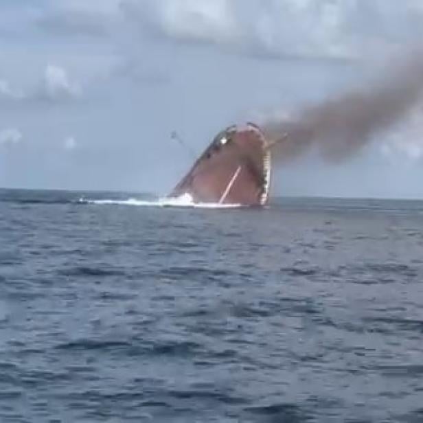 Das Frachtschiff wurde von einer Quicksink-Bombe zerstört und ist gesunken.