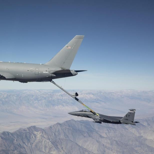 KC-46 beim Tankvorgang einer F-15 (Symbolbild)